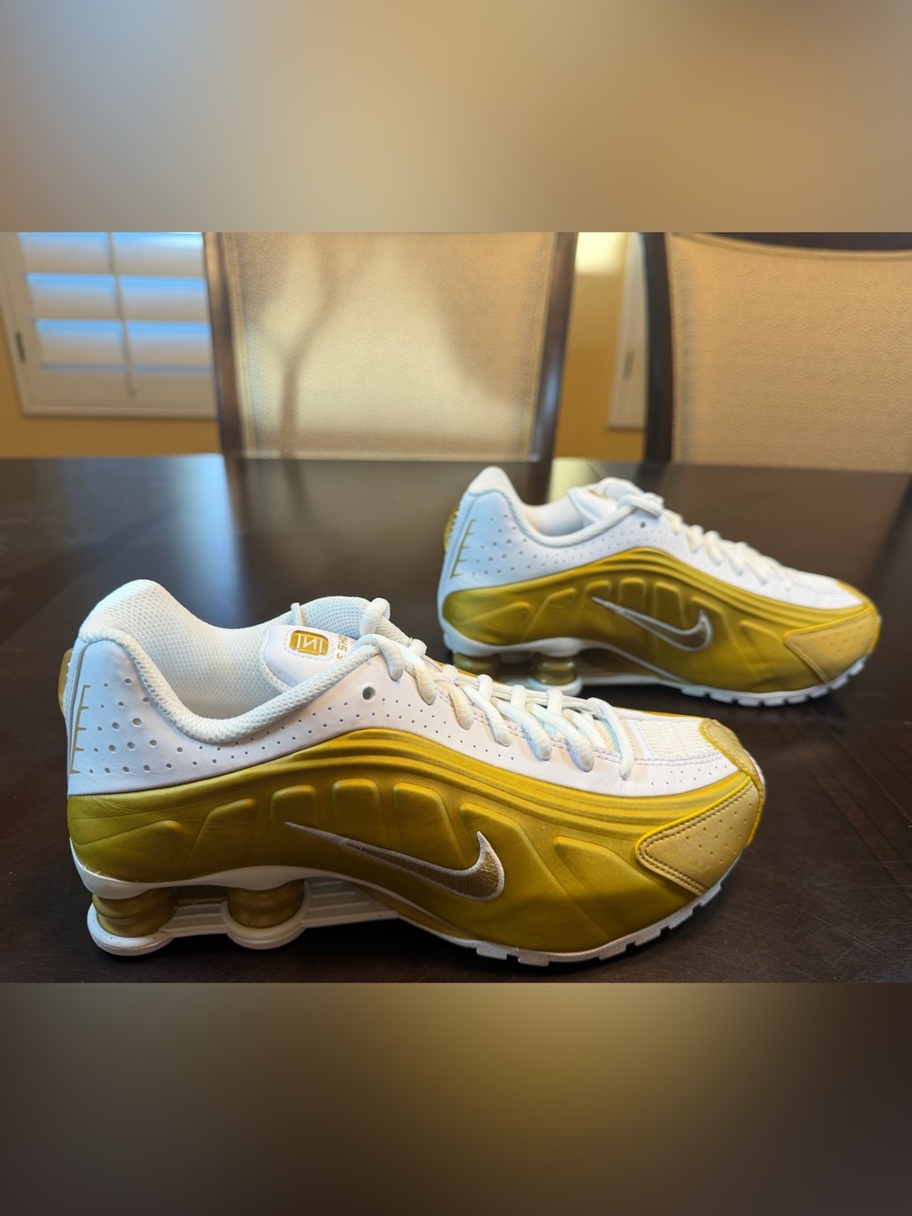 New Nike Shox R4 White Gold Sneaker Shoes Size US 6 / 7.5W - Picture 2 of 14